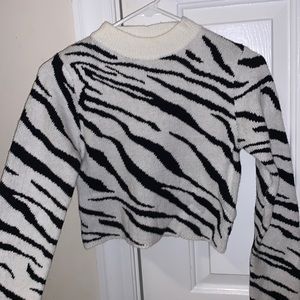 *NWT* Blue Blush cropped zebra print sweater